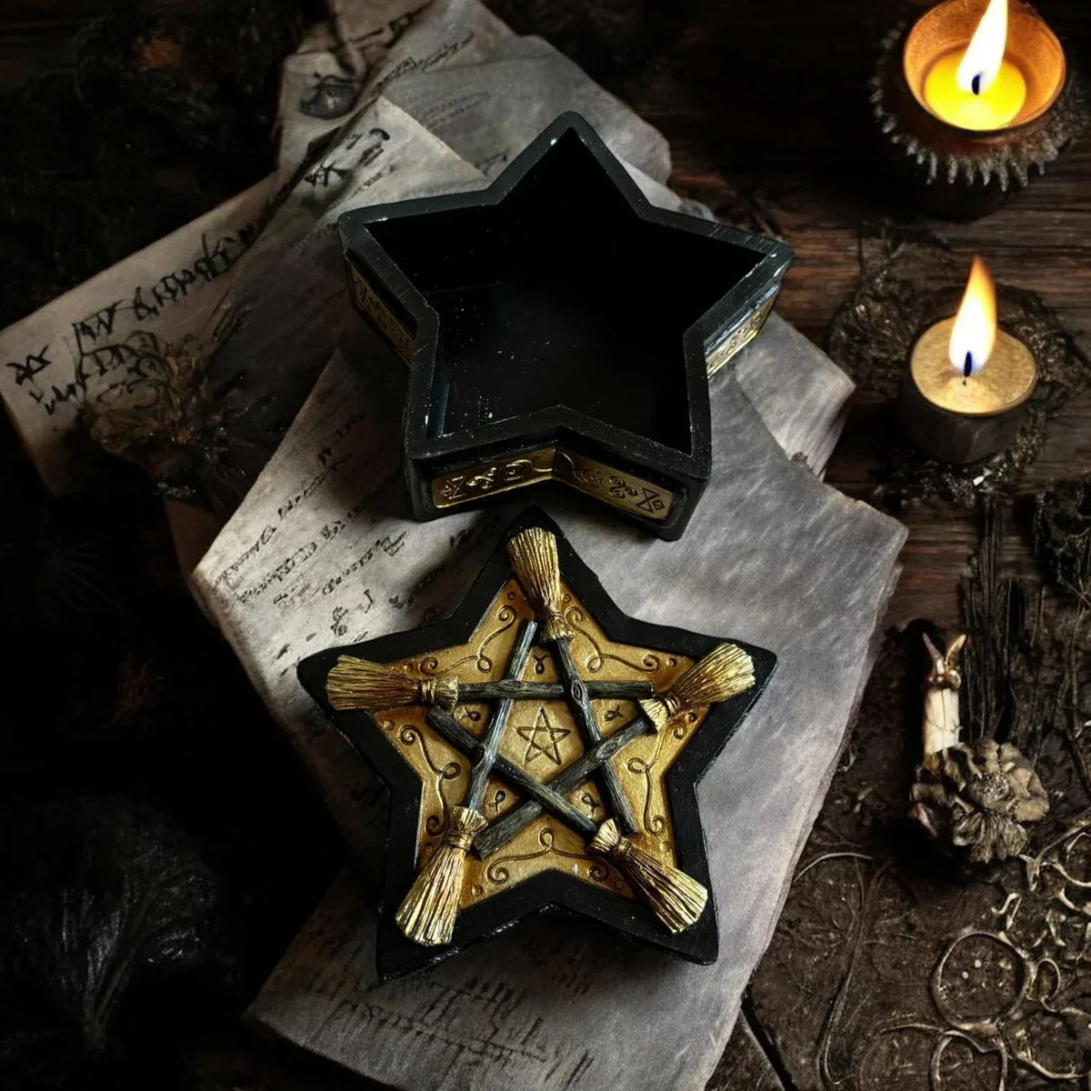 Boîte Pentacle avec balai, vue ouverte