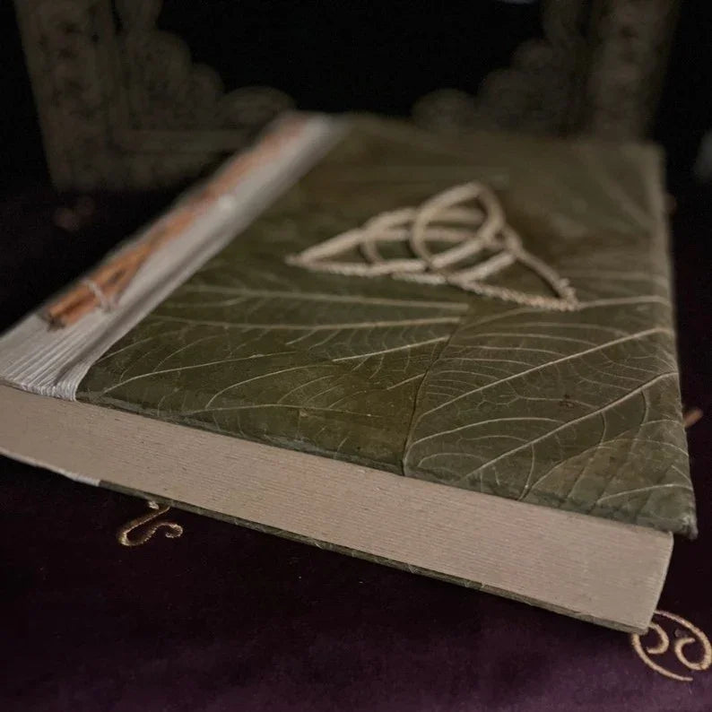 Grimoire livre des ombres celtique, détail couverture