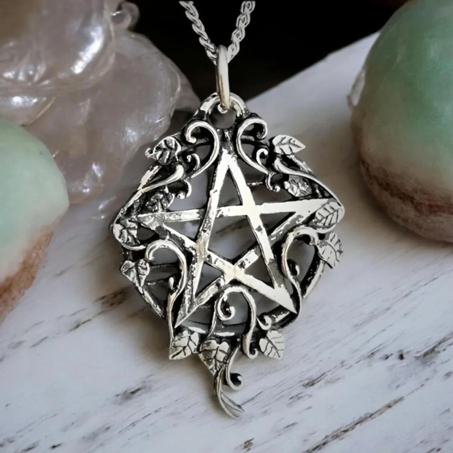 Pendentif pentacle, talisman pentacle feuilles