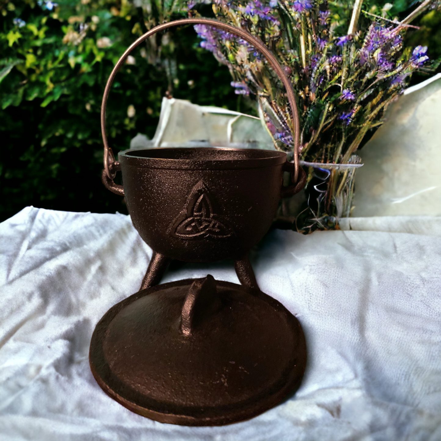 chaudron en fonte "triquetra"