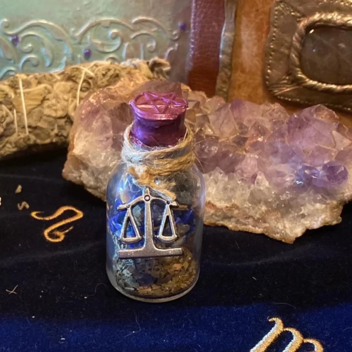 Spell jar Bouclier Souverain, détail quartz fumé et améthyste