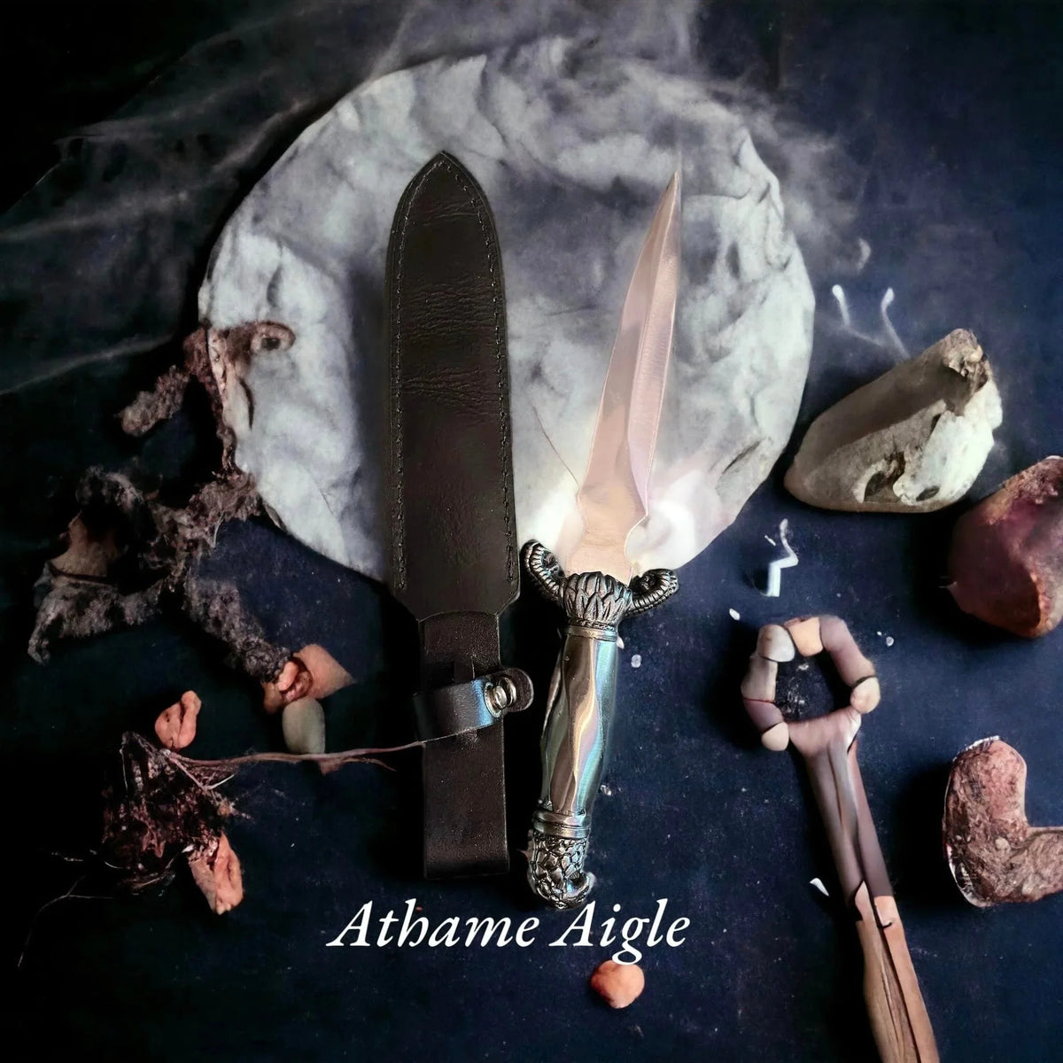 Athamé tête d'aigle, fourreau noir