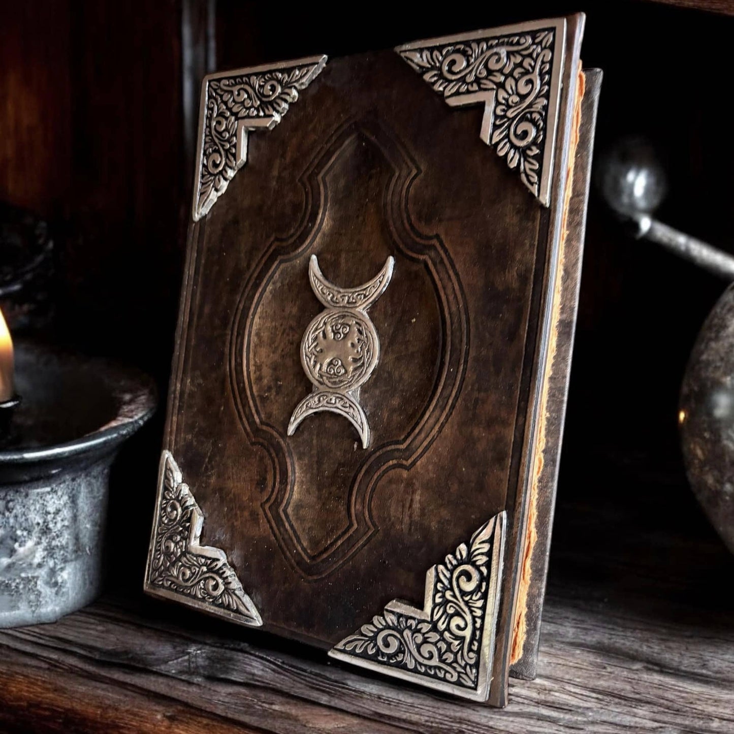grimoire, livre des ombres, grimoire sorcellerie, grimoire sorcières, wicca, witchcraft
