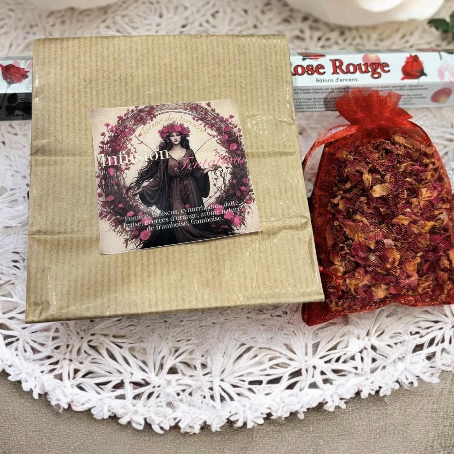 Box de Beltane, witch box Beltane, box mensuelle, box spirituelle, box ésotérique, sabbat de Beltane