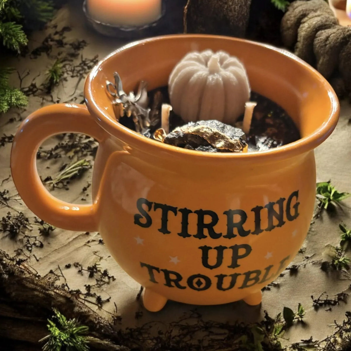 Bougie Mug Sorcière, bougie chaudron orange