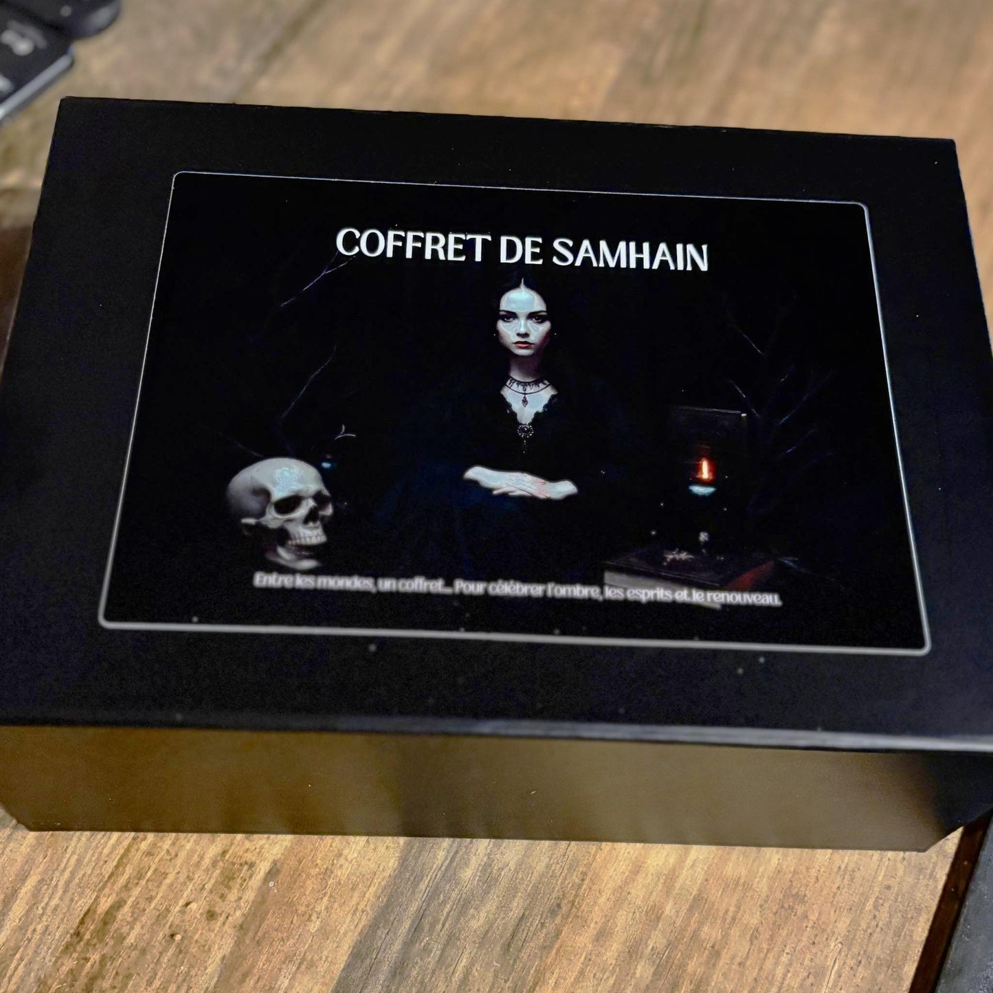 Coffret de Samhain, box de Samhain, sabbat de Samhain, box halloween, bougie samhain, encens samhain, witch box samhain, samhain 2025, halloween 2025, box halloween, sorcière box, witchy box,