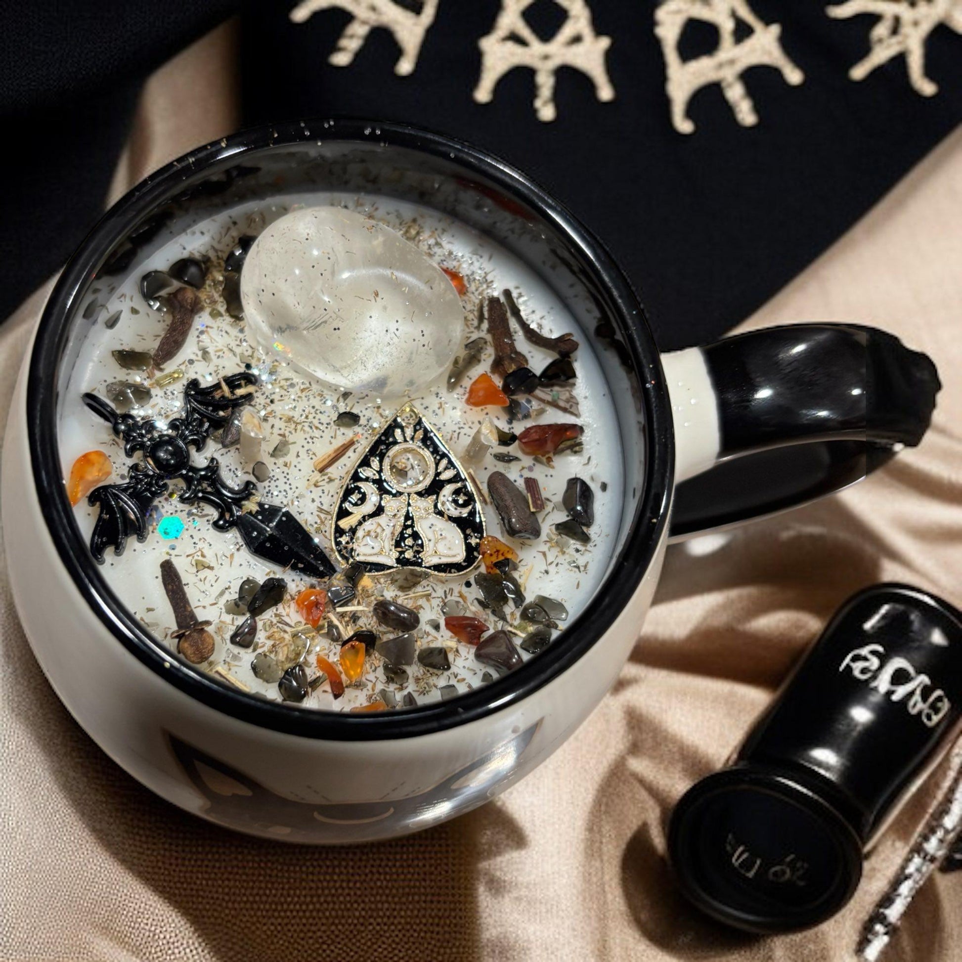 Bougie mug "chat", bougie sorcière, bougie samhain, bougie artisanale