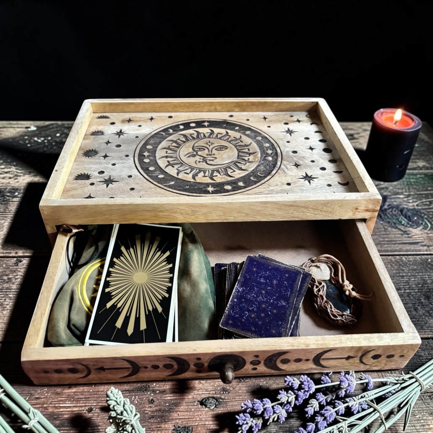 Boîte à tarot lune et soleil, vue d'ensemble