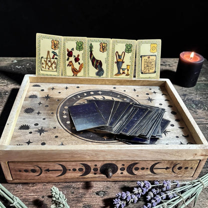 Boîte à tarot lune et soleil, détail de la gravure