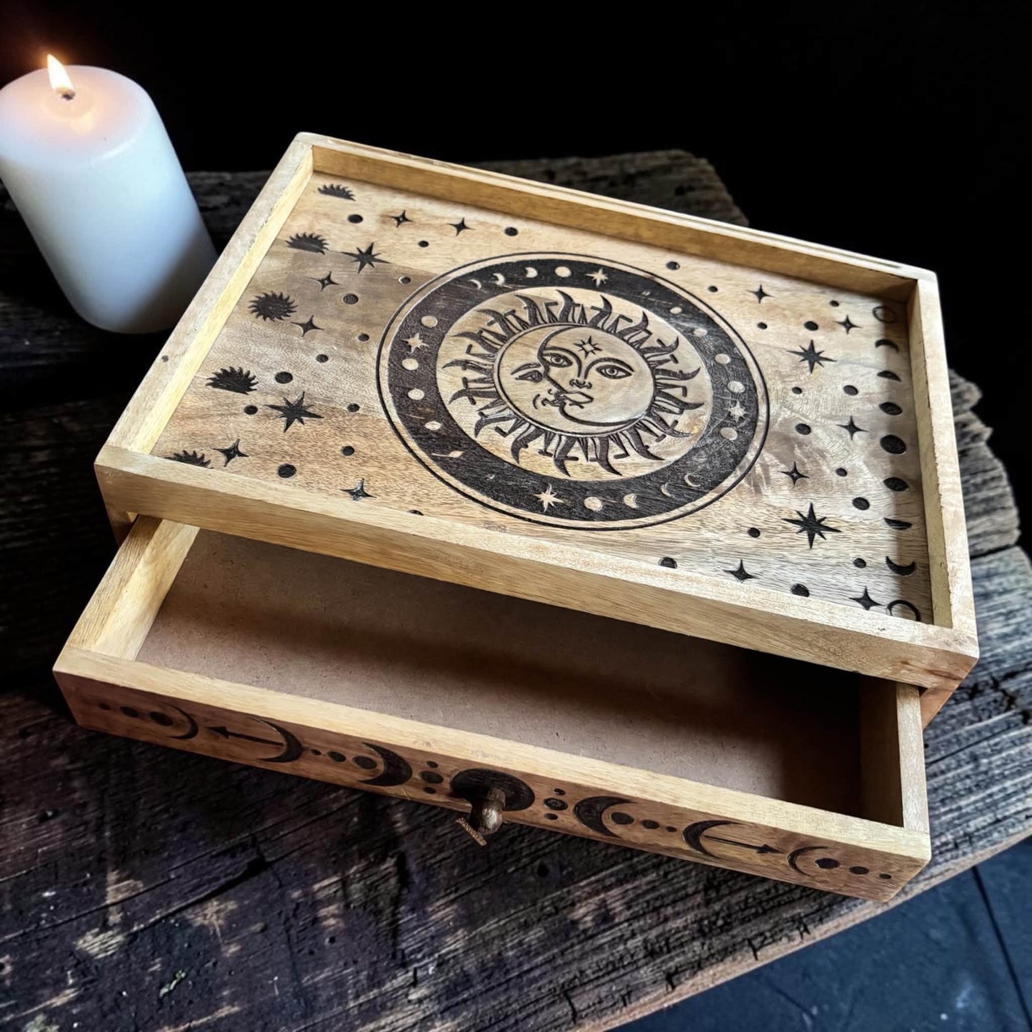 Boîte à tarot lune et soleil, dimensions et finitions