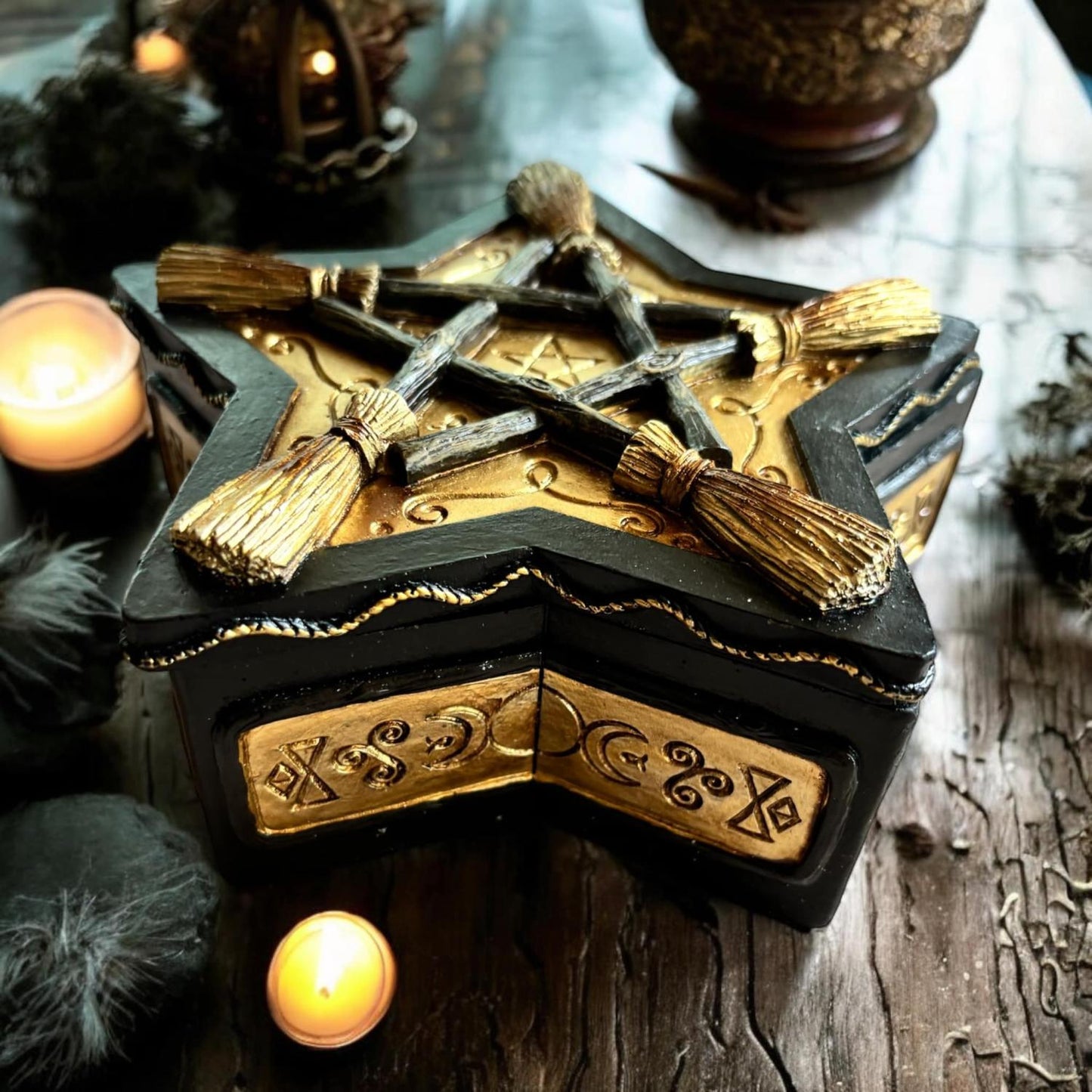 Boîte pentacle avec balai