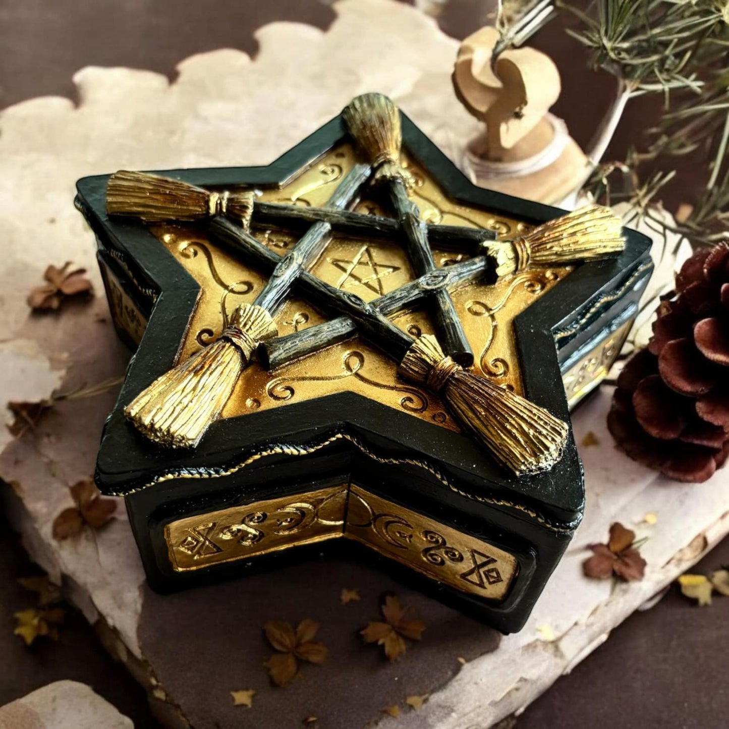 Boîte pentacle avec balai