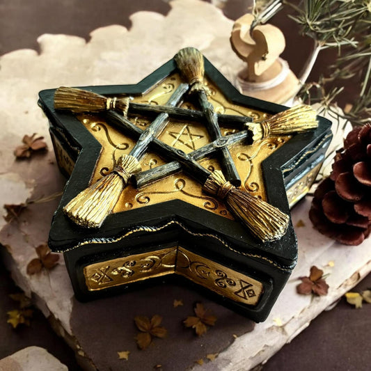 Boîte pentacle avec balai