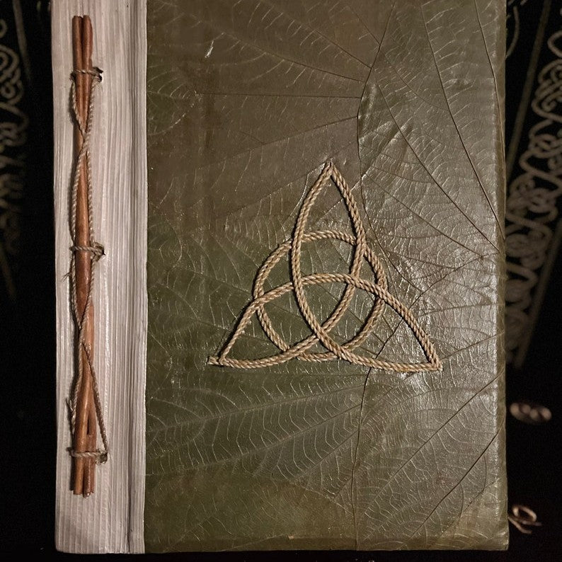 Grimoire, livre des ombres celtique