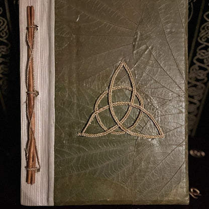Grimoire, livre des ombres celtique