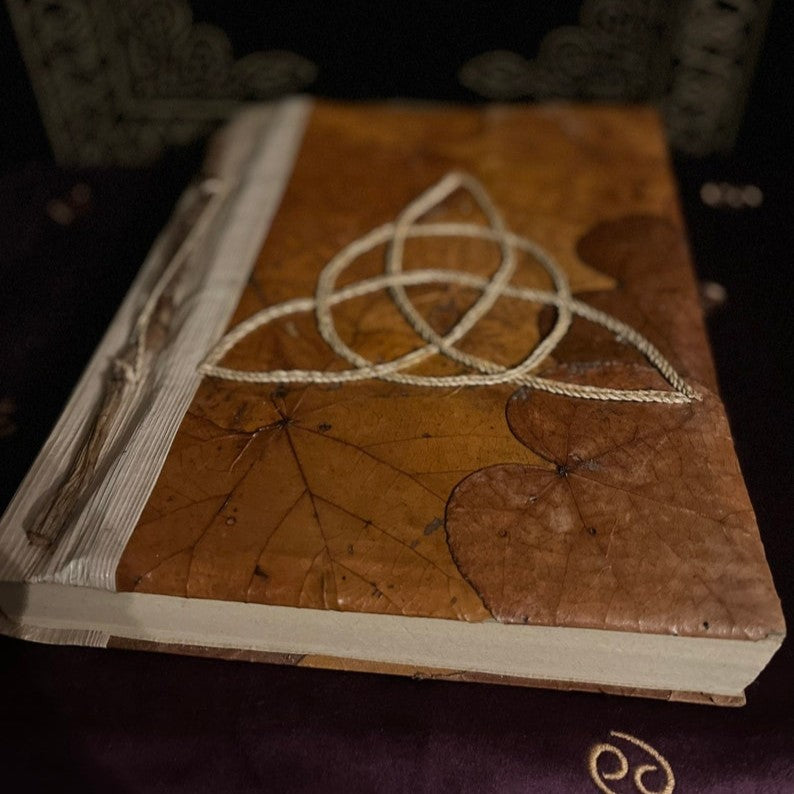Grimoire, livre des ombres celtique