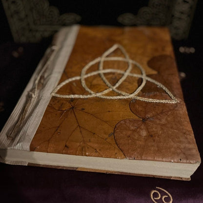 Grimoire, livre des ombres celtique