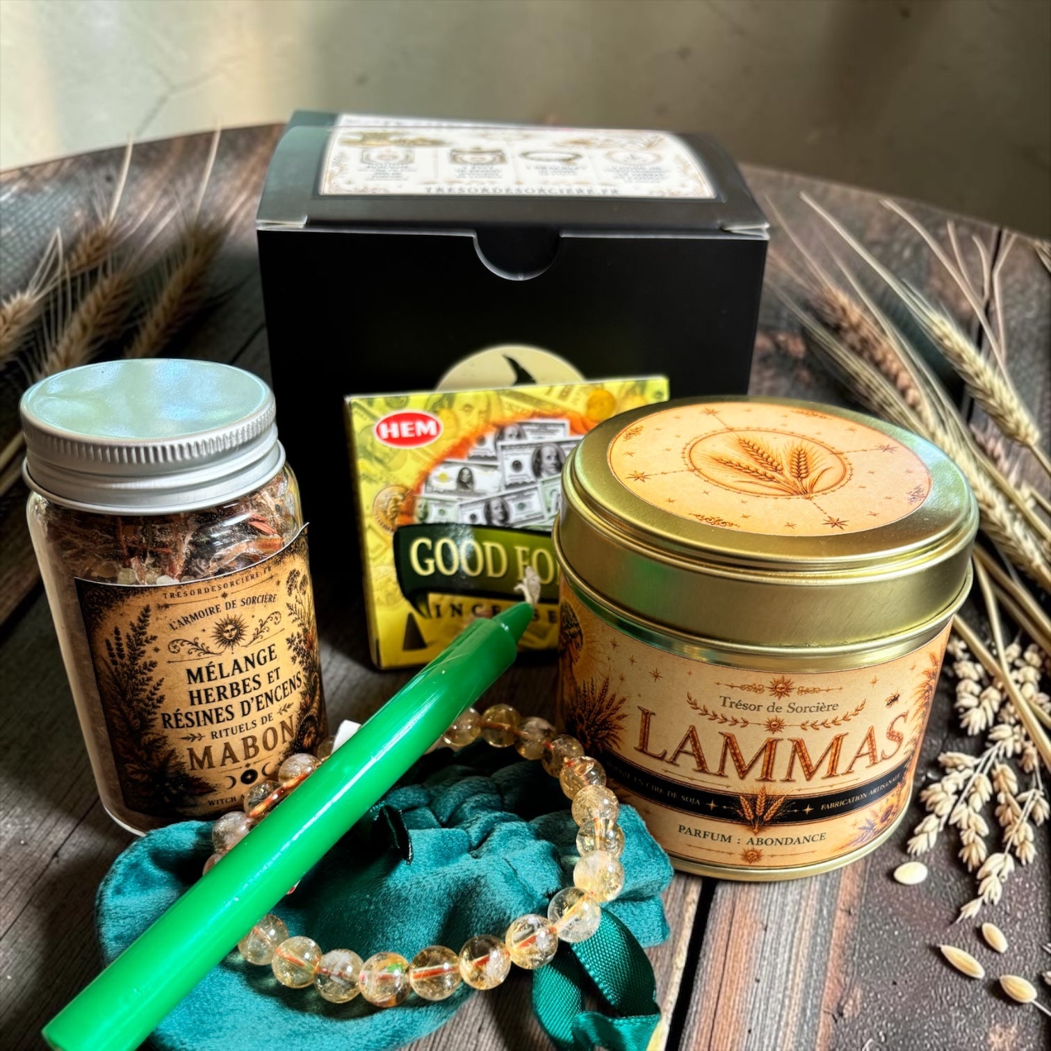 My Witch Box Lammas, détail bracelet et bougie