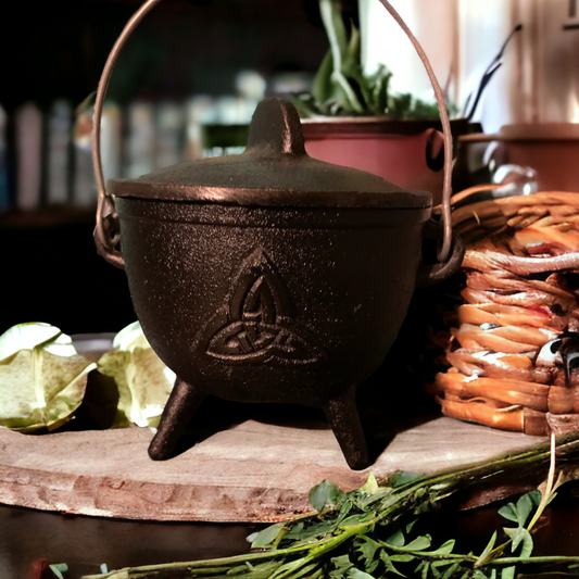 chaudron en fonte "triquetra"