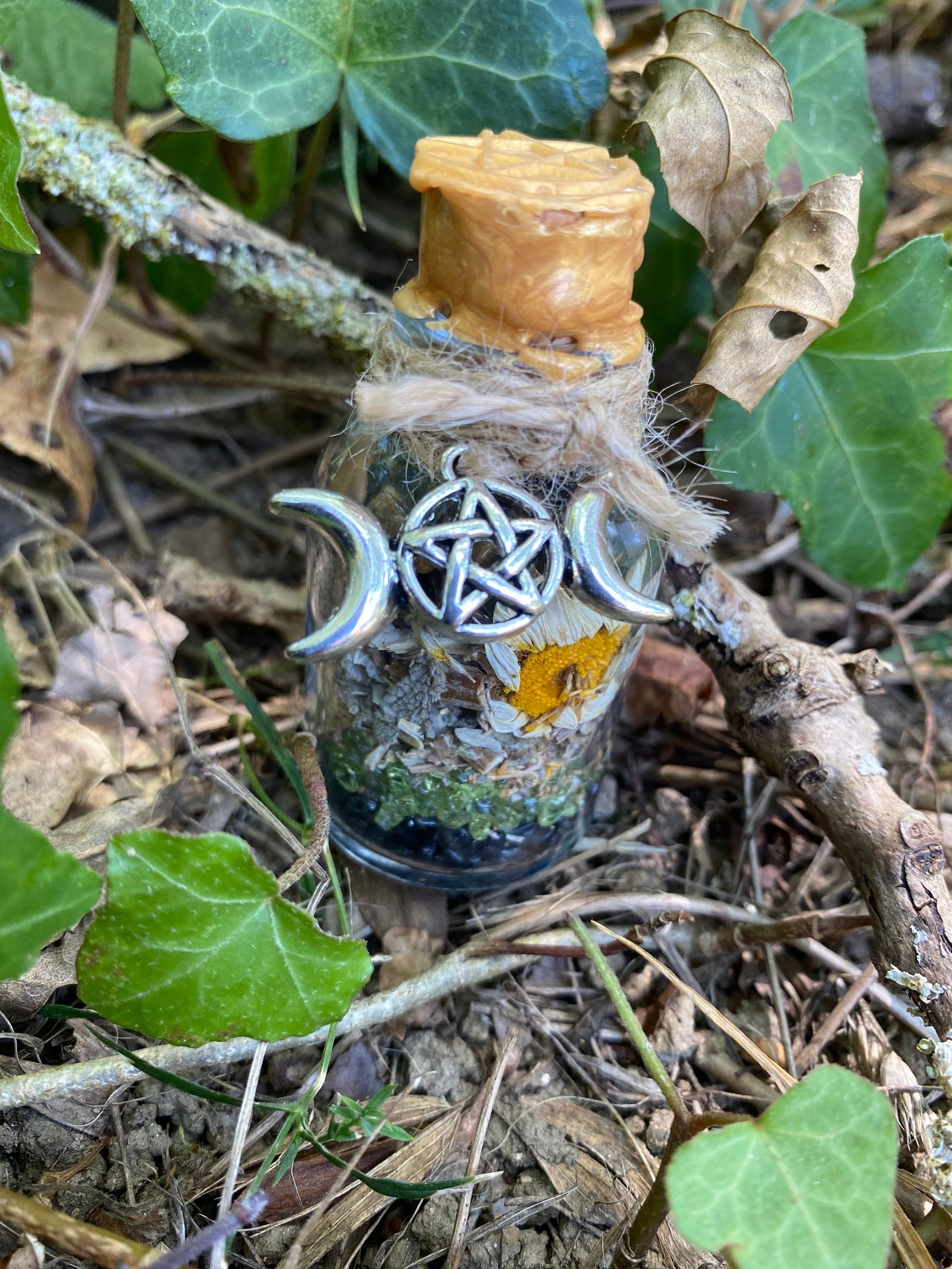 spell jars MYHOMIA, fiole, sorcellerie, ésotérique, sorcière, witchy, occultisme, wicca, rituel, autel, bouteille sorcière, protection