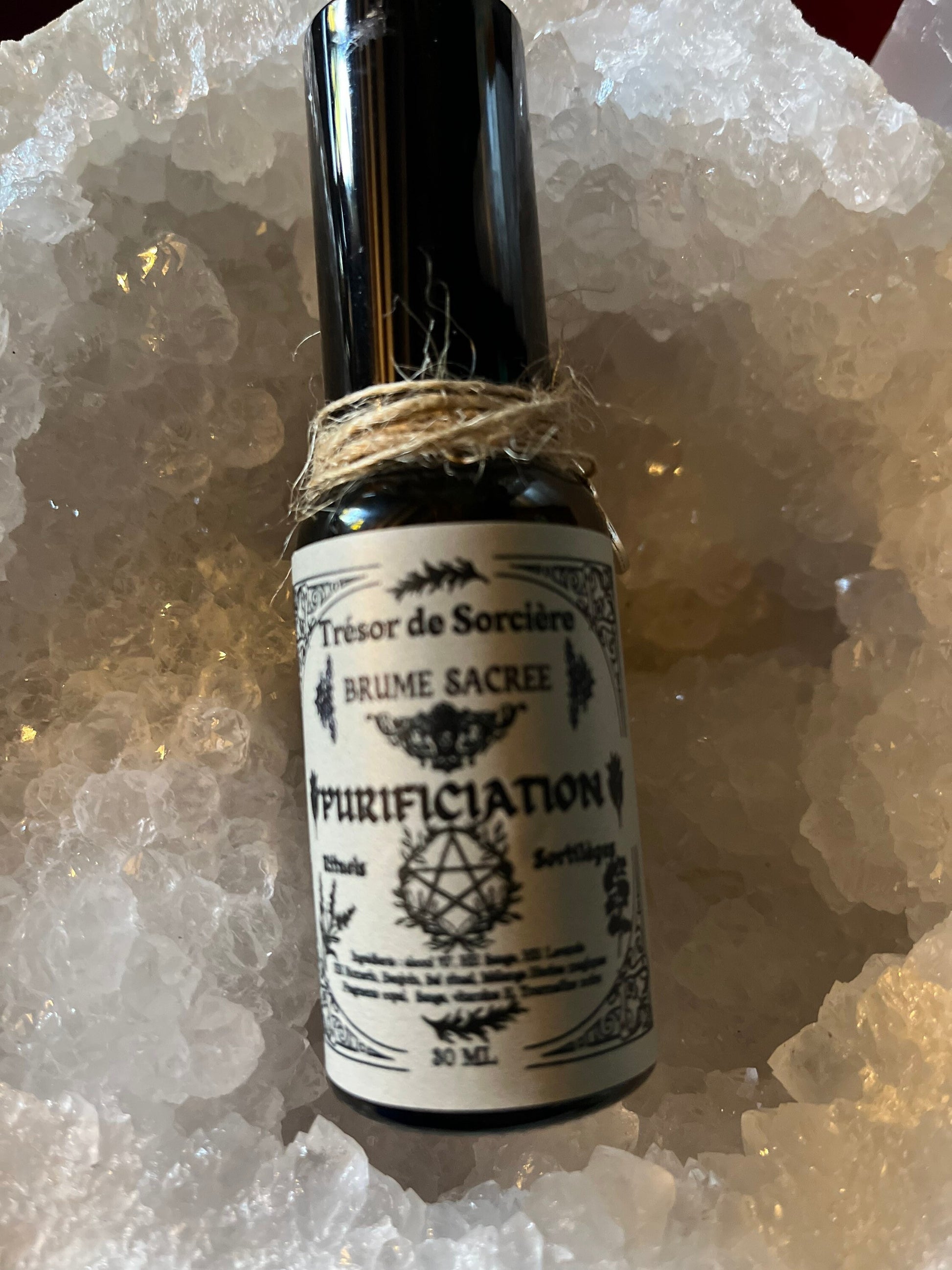 Brume sacrée purification, ésoterique, sorcellerie, occultisme, wicca, sorcière, autel, dégagement, mauvaises énergies, witchy, witch,