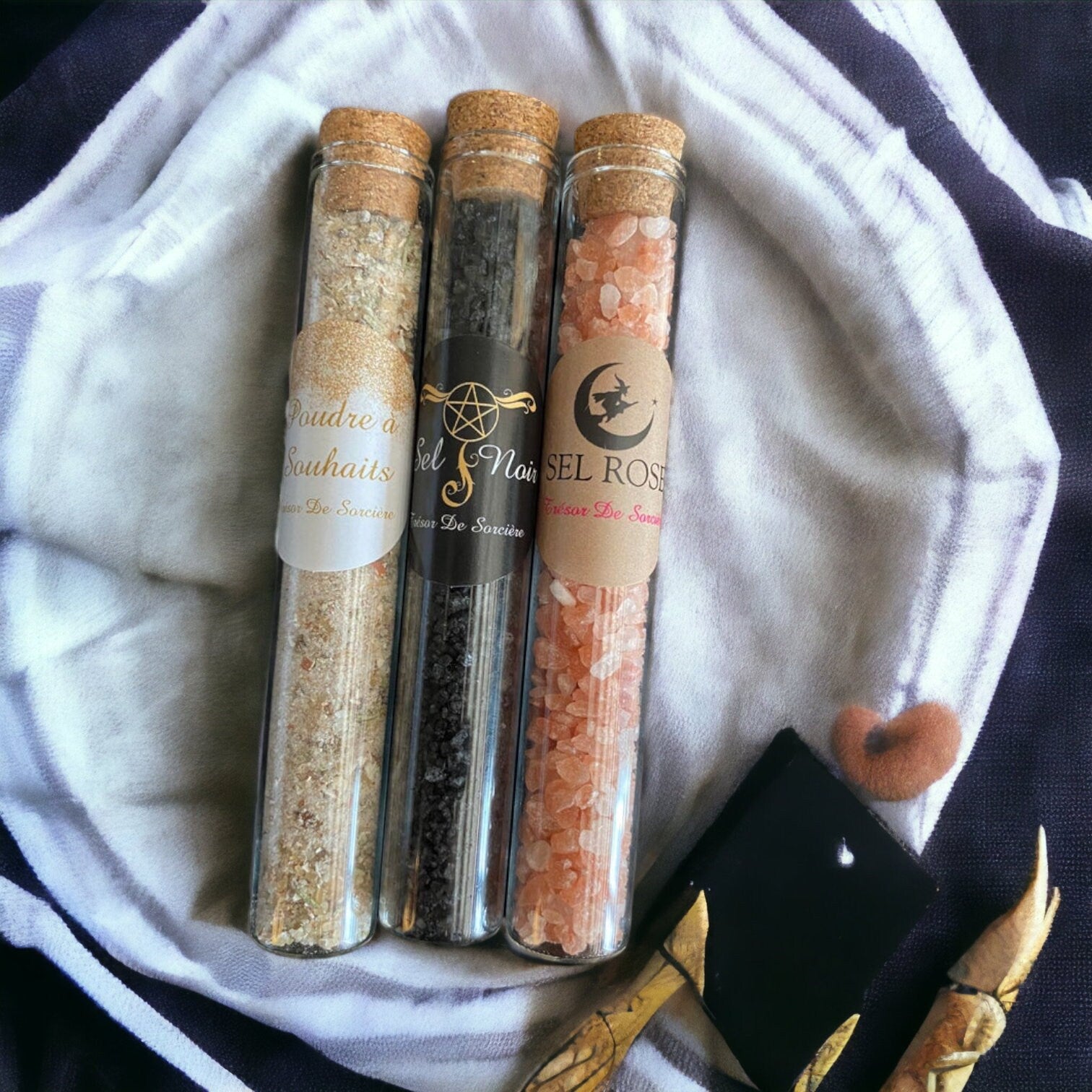 tube de sel noir, poudres à souhaits, sel rose , fiole sels magique, sorcellerie, rituels, occultisme, ésotérique, sorcière, wicca, witchy