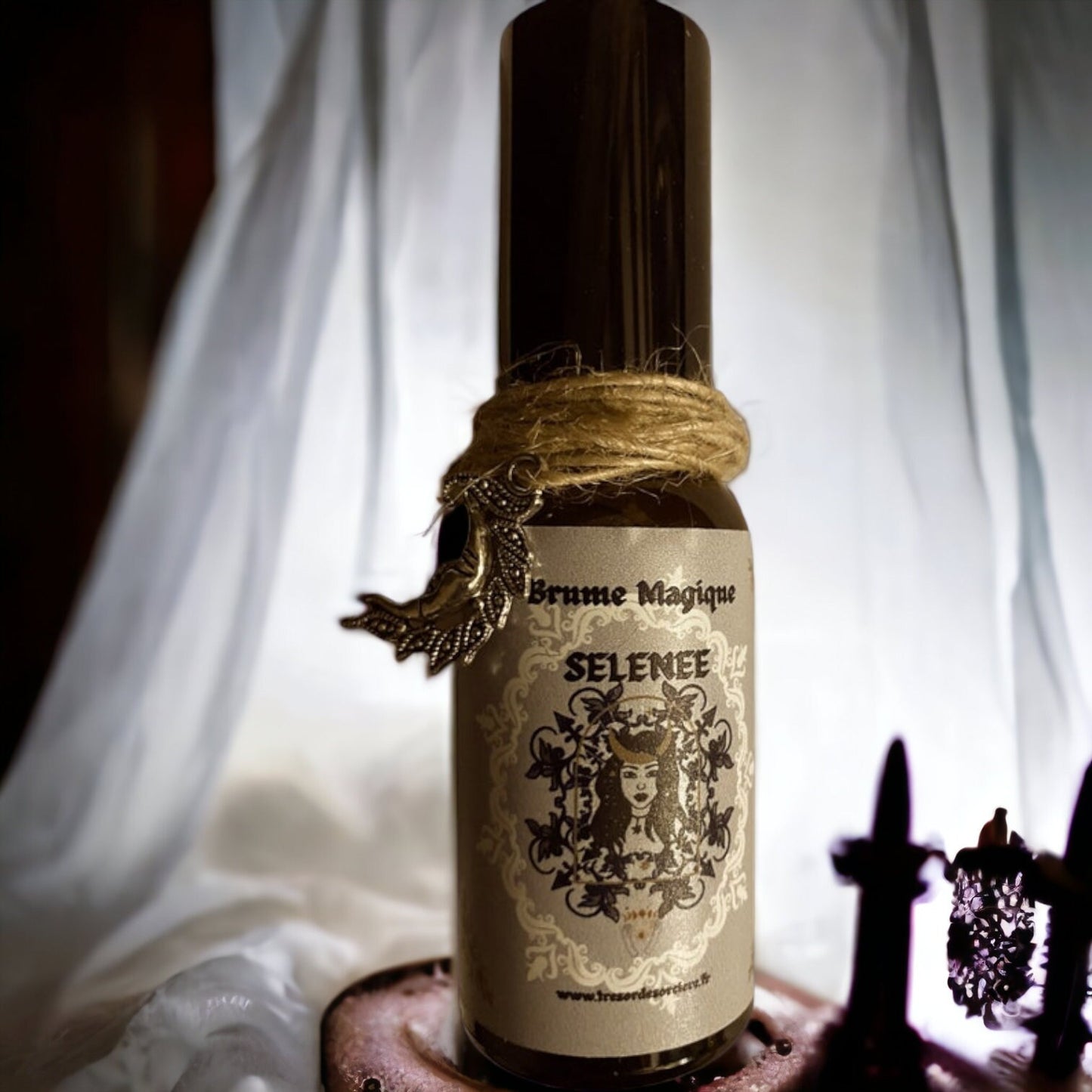 Brume magique Déesse Séléné, rituel, ésotérique, wicca, witchy, sort, sorcellerie, sorcière, rituel, occultisme, autel, lune, offrande,