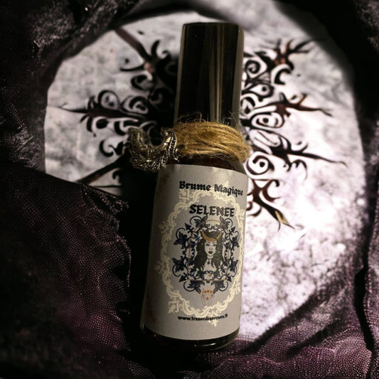 Brume magique Déesse Séléné, rituel, ésotérique, wicca, witchy, sort, sorcellerie, sorcière, rituel, occultisme, autel, lune, offrande,