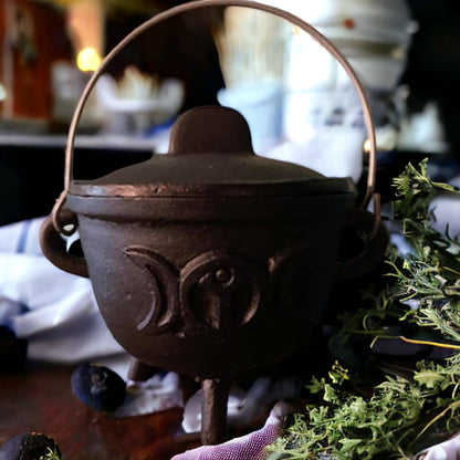 Chaudron sorcière, triple lune , sorcellerie, rituel, witchy,