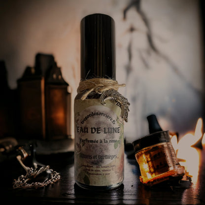 Eau de lune parfumée, ésotérique, occultisme, sorcellerie, magie, lune, witch, wicca, rituel, witchy, autel
