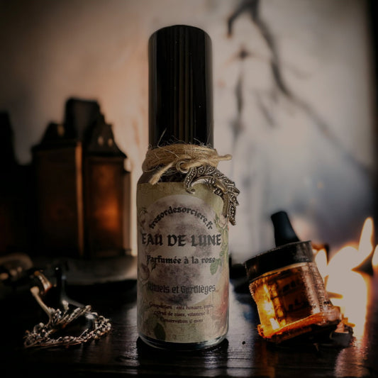Eau de lune parfumée, ésotérique, occultisme, sorcellerie, magie, lune, witch, wicca, rituel, witchy, autel