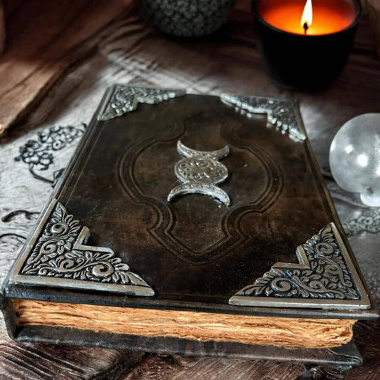 grimoire, livre des ombres, grimoire sorcellerie, grimoire sorcières, wicca, witchcraft