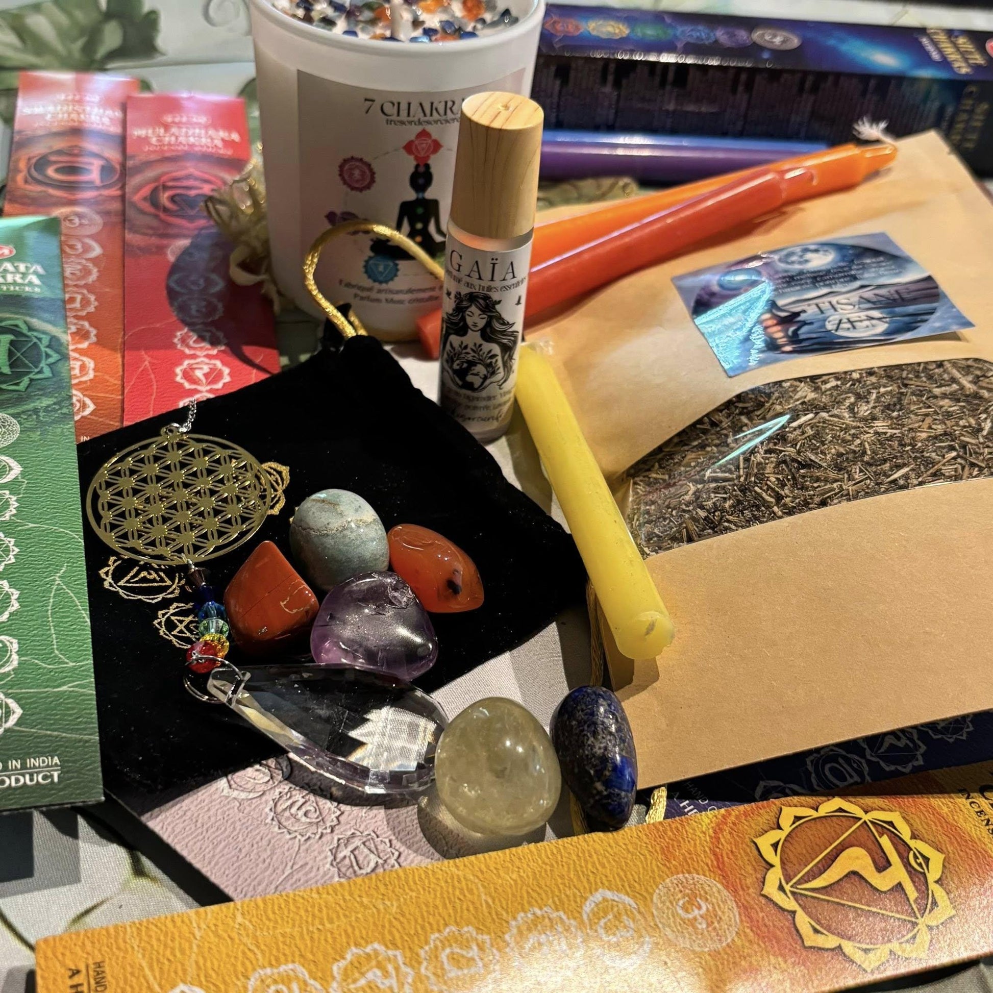 box 7 chakras, bougie chakras, encens chakras, box spirituelle, box sorcière, box mensuelle