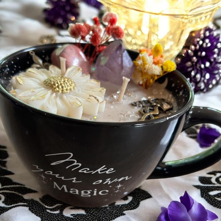 bougie tasse, bougie mug "make your own magic", bougie d'intention, bougie cadeau, bougie sorcière