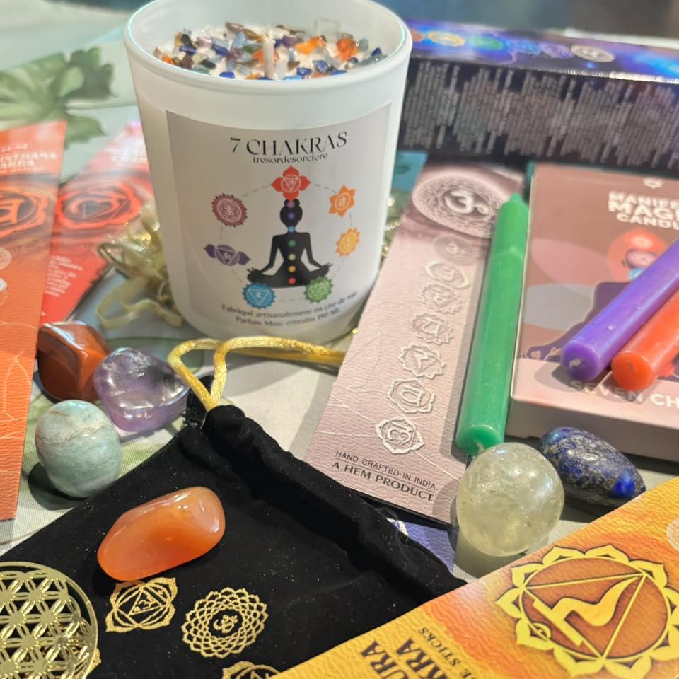 box 7 chakras, bougie chakras, encens chakras, box spirituelle, box sorcière, box mensuelle