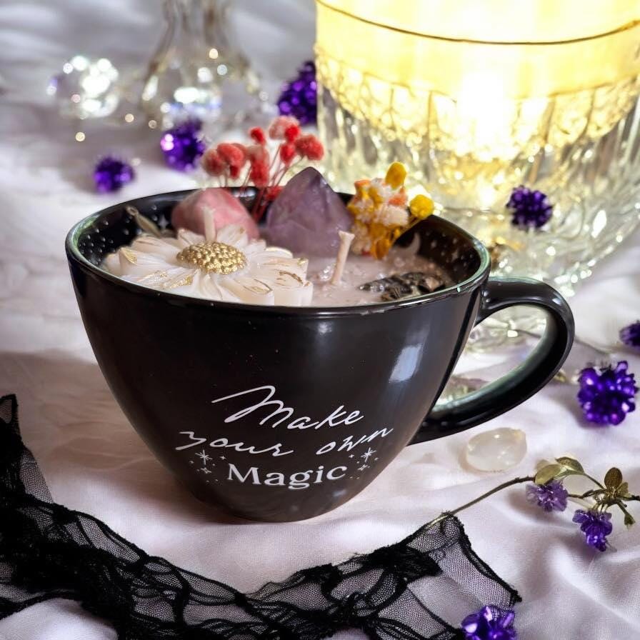 bougie tasse, bougie mug "make your own magic", bougie d'intention, bougie cadeau, bougie sorcière