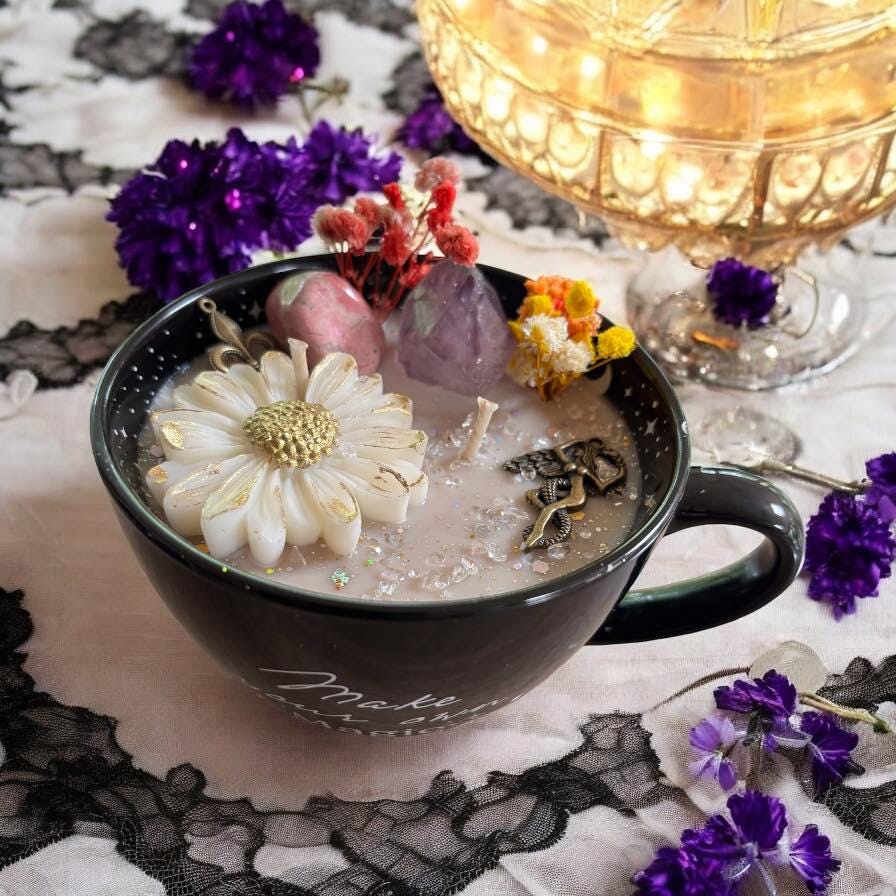 bougie tasse, bougie mug "make your own magic", bougie d'intention, bougie cadeau, bougie sorcière