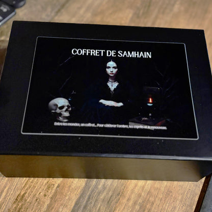 Coffret de Samhain, box de Samhain, sabbat de Samhain, box halloween, bougie samhain, encens samhain, witch box samhain, samhain 2025, halloween 2025, box halloween, sorcière box, witchy box, 