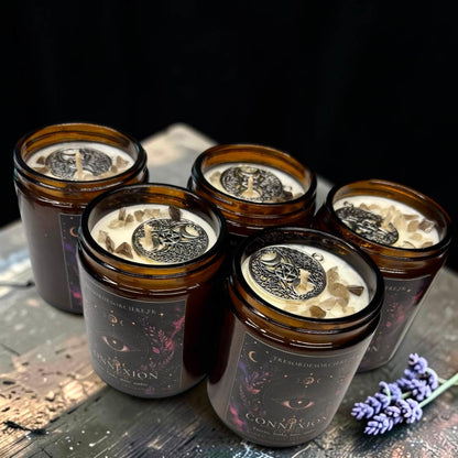 Bougie artisanale cire et pierres, décor rituel sorcellerie