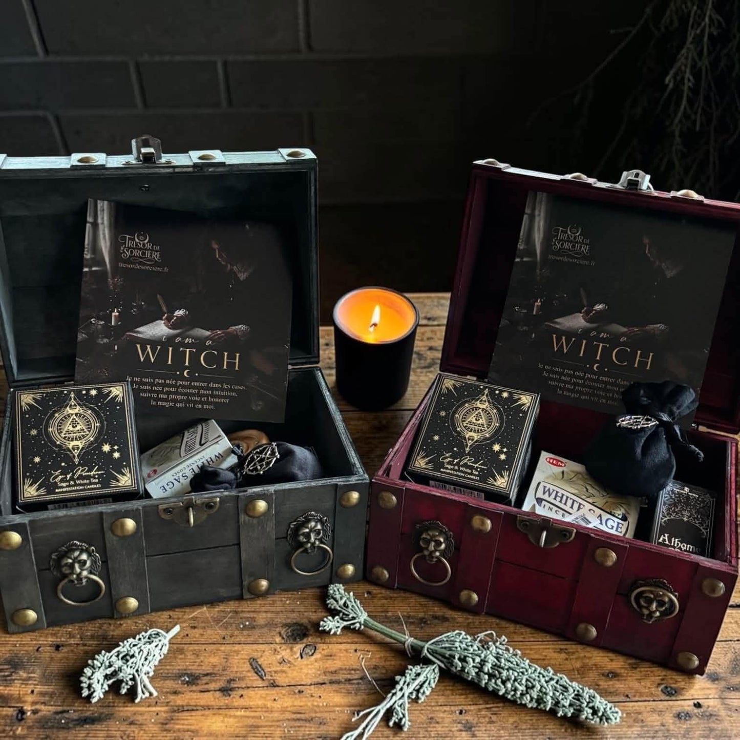 Bougies rituelles noire et blanche offertes, coffret sorcière