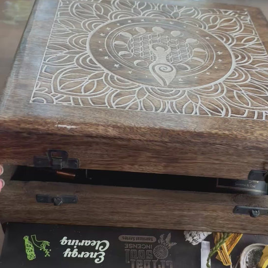 coffret en bois de manguier déesse wicca